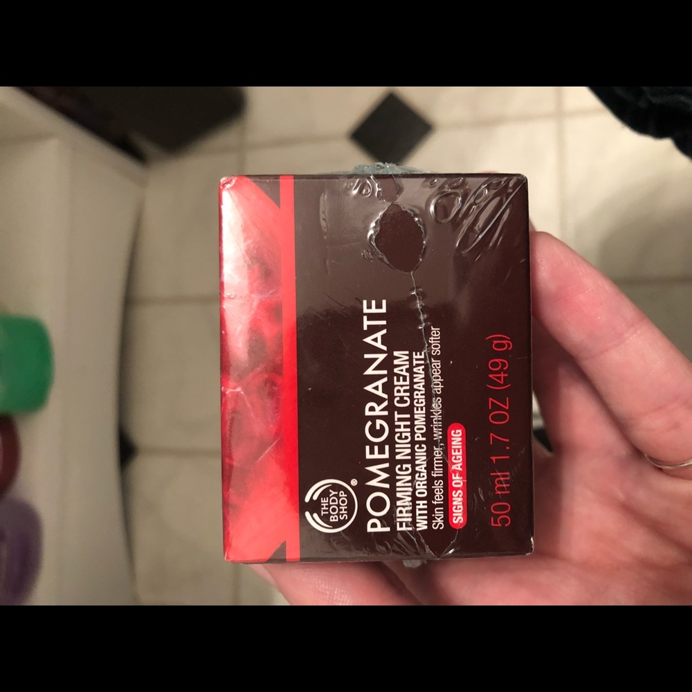The body shop pomegranate firming night cream